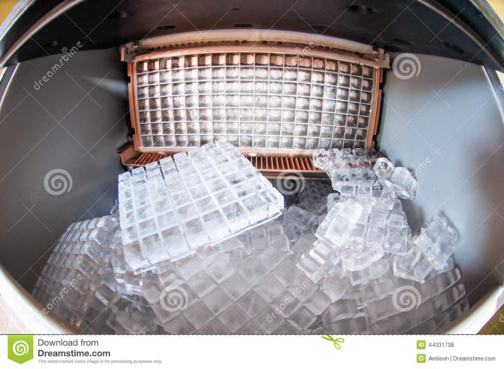 macchina-del-ghiaccio-44331738